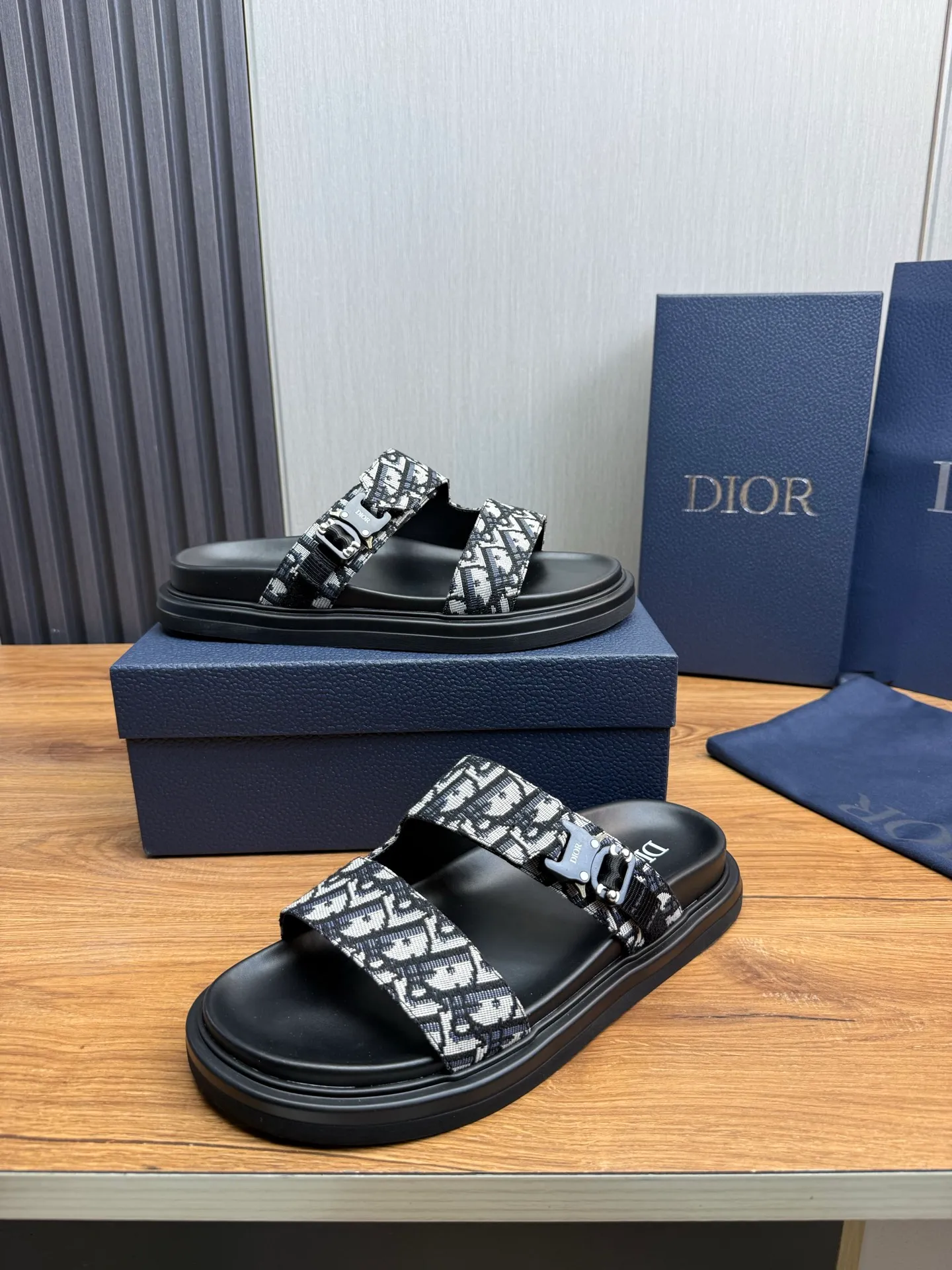 Men's shoes 300💰 Dior. Men's slippers🩴 Official website 1:1 production 38-45 size 45 46 🉑️Customized original material shipped✅